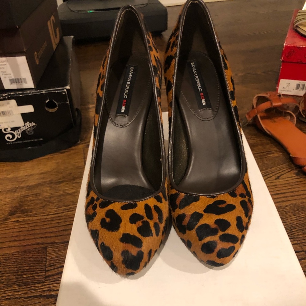 Banana Republic animal print pumps